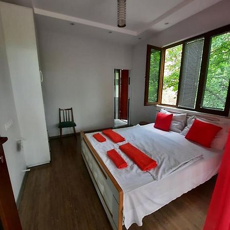 A Rioni Hotell Kutaisi Eksteriør bilde