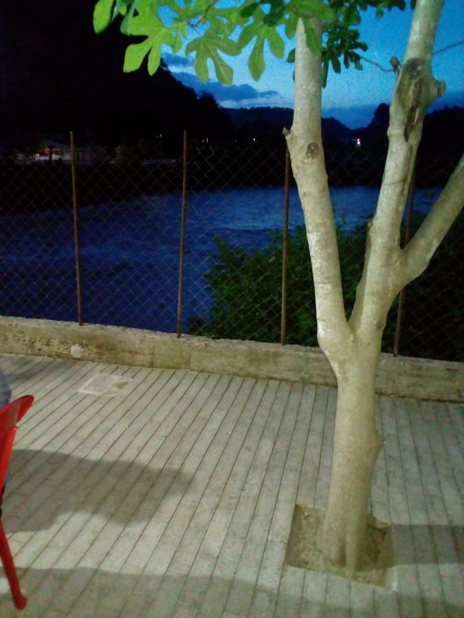 A Rioni Hotell Kutaisi Eksteriør bilde